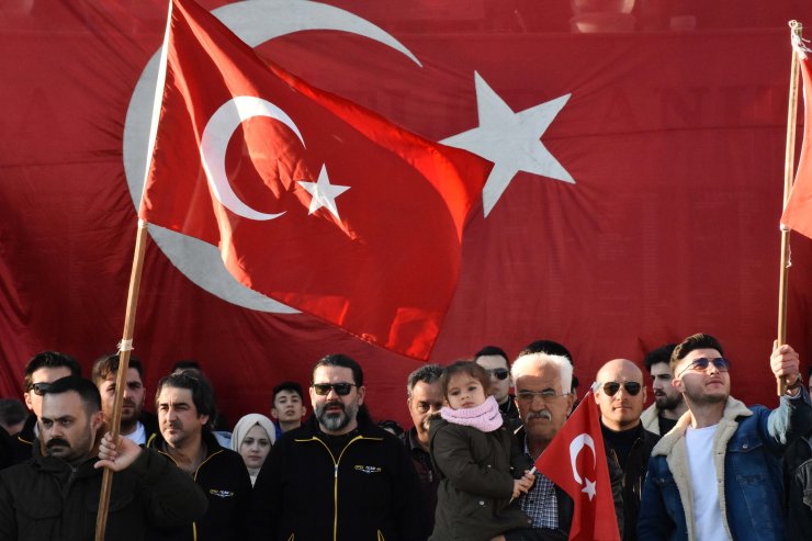 Türkiye Mehmetçik için tek yürek oldu