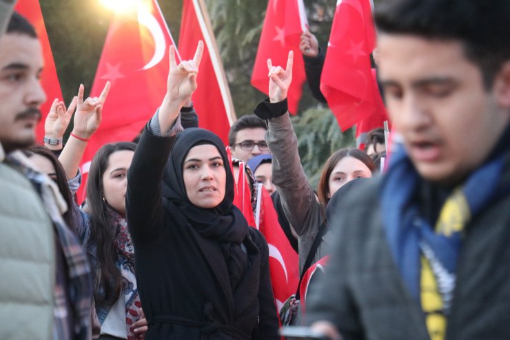 Türkiye Mehmetçik için tek yürek oldu