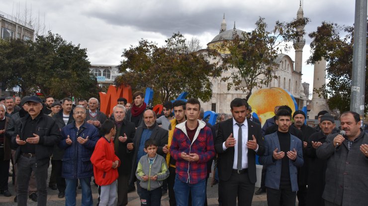 Türkiye Mehmetçik için tek yürek oldu