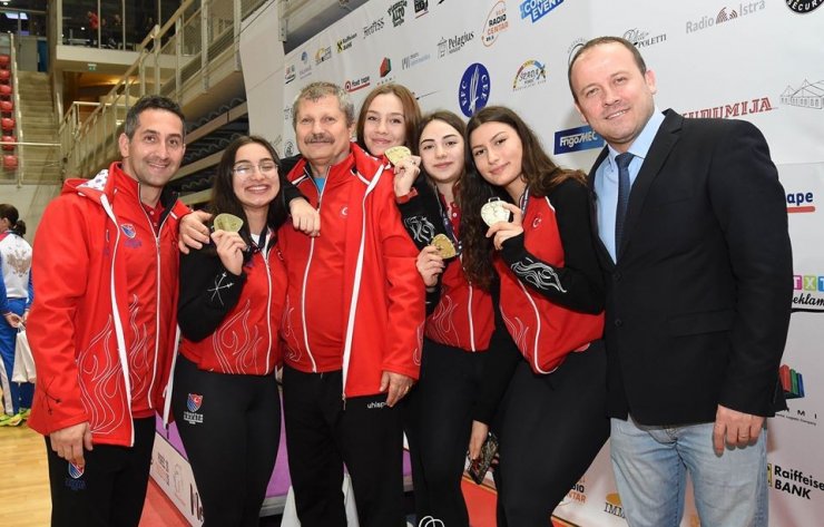 Genç Kadınlar Kılıç Takımı’ndan bronz madalya