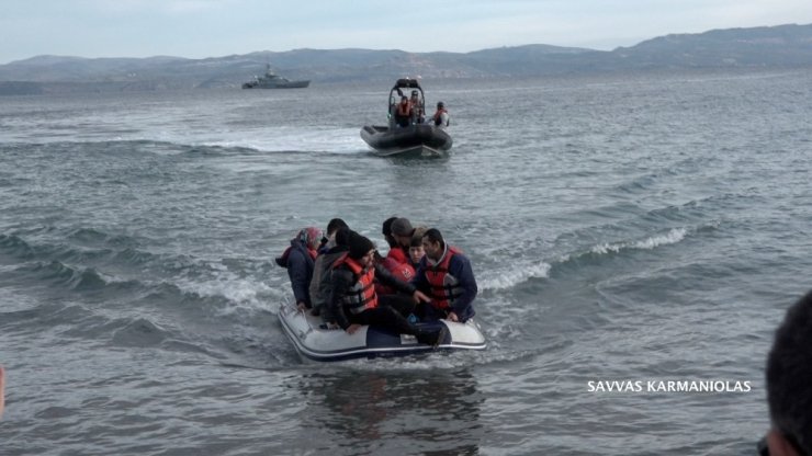 Yunan adalarında yabancı gazetecilere göçmen dayağı