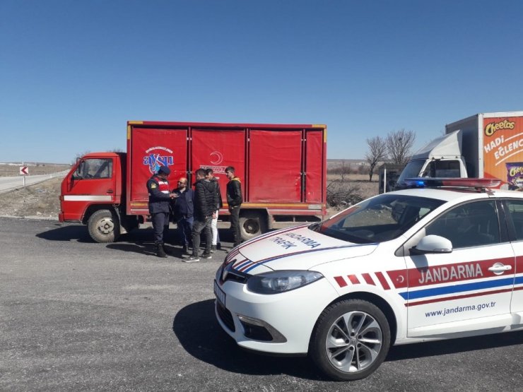 Şuhut’ta jandarma trafik ekipleri sürücüleri trafik kuralları ile ilgili bilgilendirdi