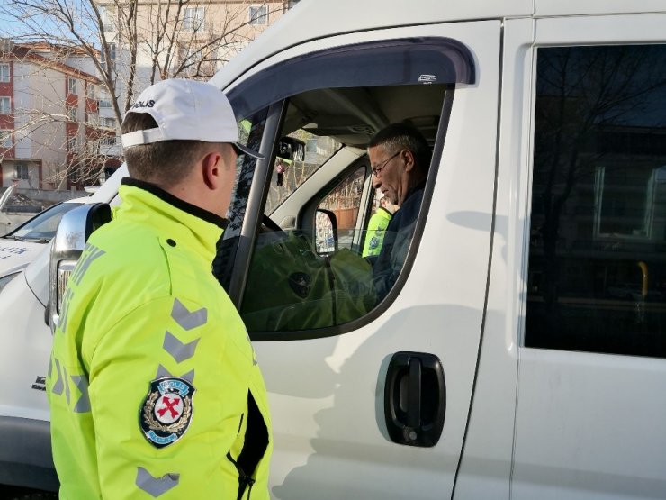 Aksaray’da işçi ve öğrenci servislerine sıkı denetimde