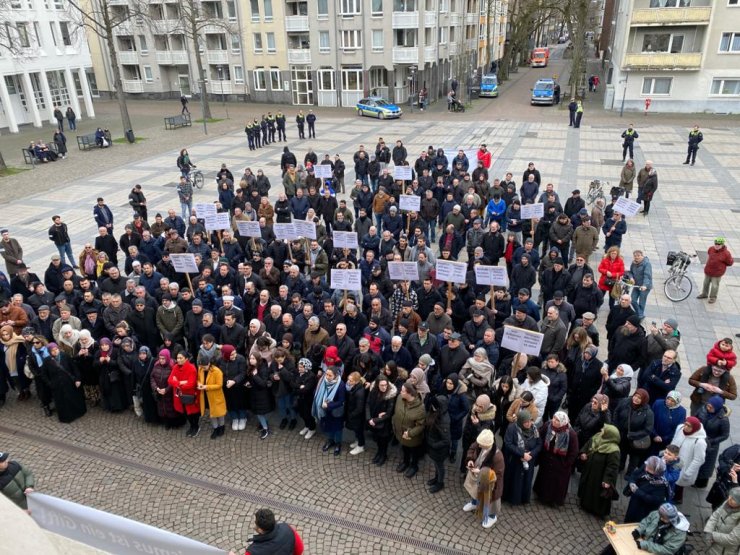 Almanya'da ırkçı teröre kurban gidenler Krefeld'de anıldı