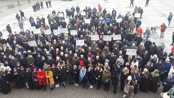 Almanya'da ırkçı teröre kurban gidenler Krefeld'de anıldı