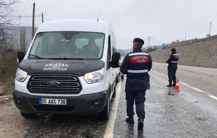Amasya’da jandarmadan ‘sahte plaka’ denetimi