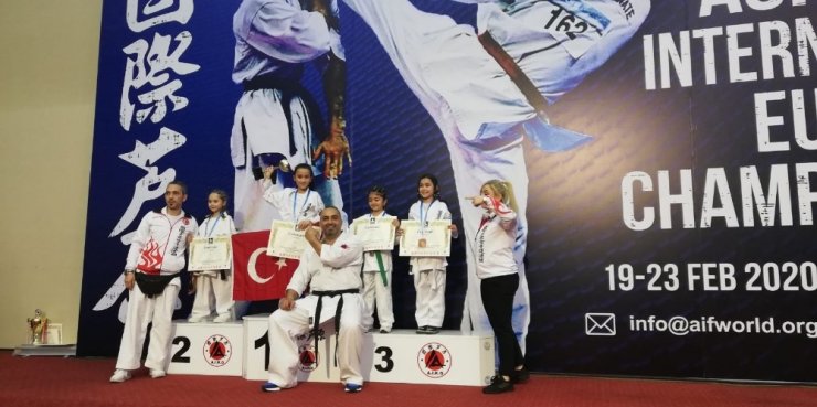 Adana’yı temsil edip, madalyaları topladılar