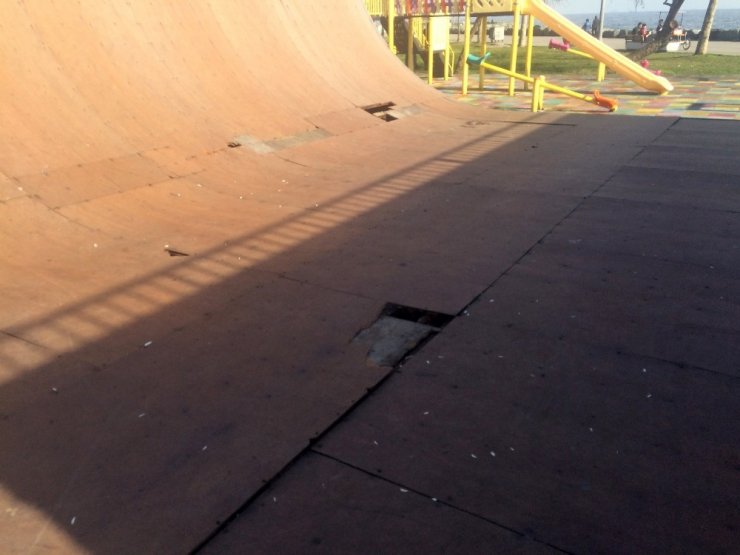 Avcılar’da bisiklet rampasından düşen adam ağır yaralandı