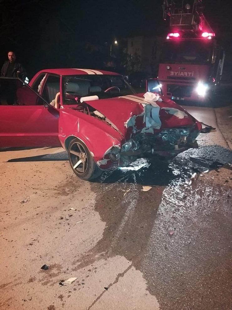 Bilecik’te otomobil ile hafif ticari araç çarpıştı: 6 yaralı