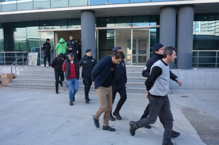 Uyuşturucu tacirlerine şafak baskını: 24 gözaltı