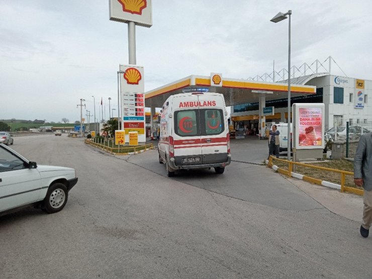 Kızını hastaneye götüren sürücü ters şeride girdi: 2 yaralı