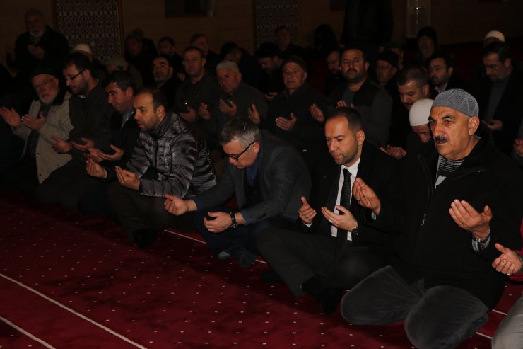 Camilerde Mehmetçik için dua edildi