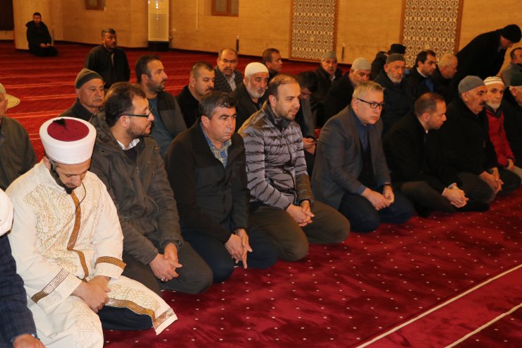 Camilerde Mehmetçik için dua edildi