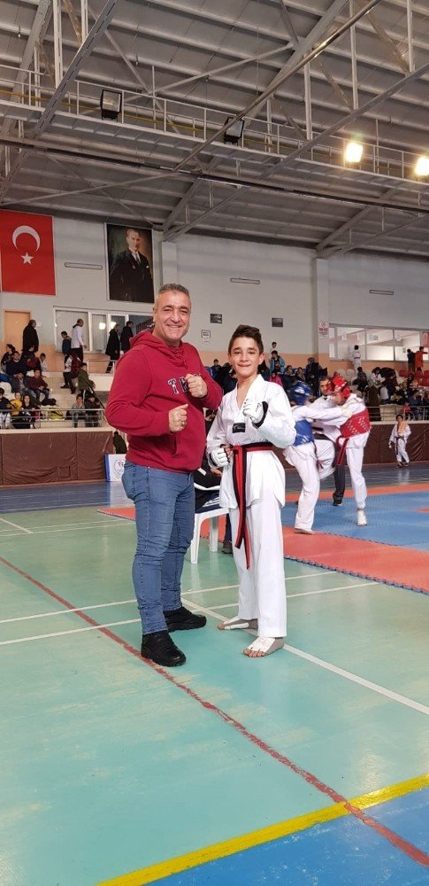 Şampiyonluğu Mehmetçiklere hediye etti