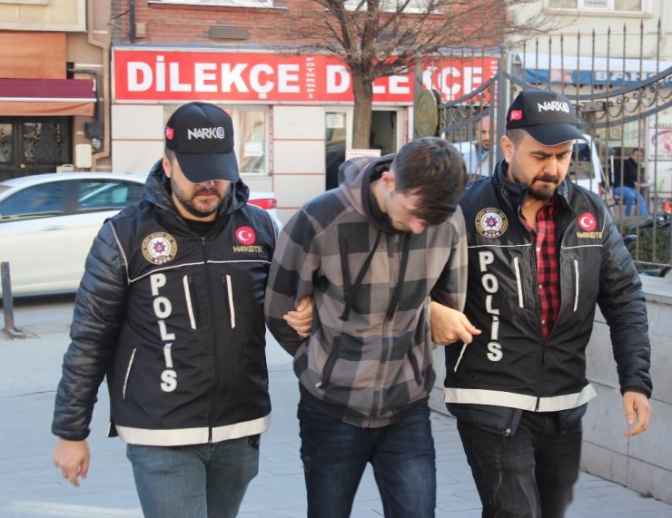 Ağabey-kardeş uyuşturucu şüphesi olarak adliyeye sevk edildi
