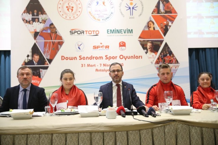 Bakan Kasapoğlu, özel sporcular ile bir araya geldi