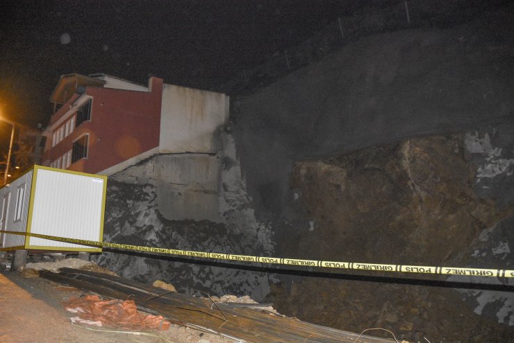 Gümüşhane'de göçük nedeniyle boşaltılan 2 bina kullanıma açıldı