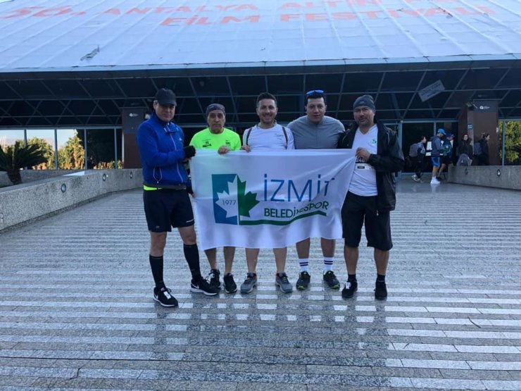 İzmit Belediyesi sporlu atletlerden 5 madalya