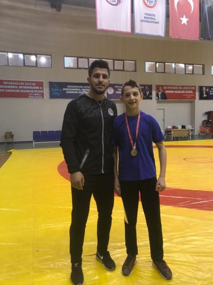 İzmit Belediyesporlı Yiğit Türkiye 5.’si oldu