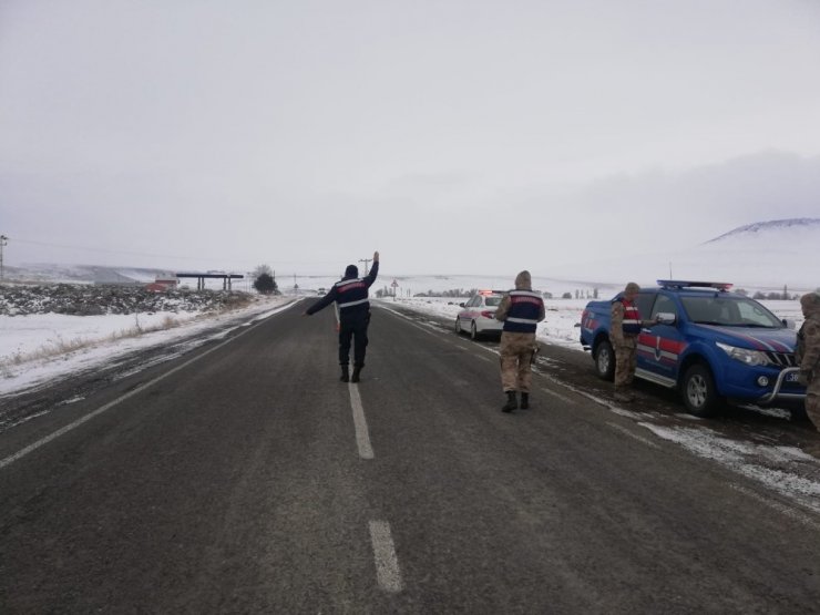 Kars’ta jandarmadan sahte plaka uygulaması