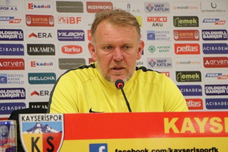 Prosinecki: “Bu 3 puanla ligde kalma adına iyi bir iş yaptık”