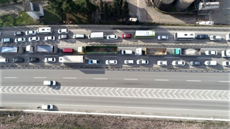 D -100’de zincirleme trafik kazası: 9 yaralı