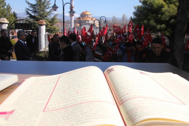 Kuruluşun topraklarında eller semaya Mehmetçik için açıldı