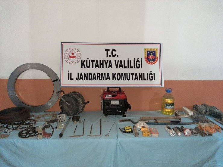 Kütahya’da izinsiz kazı yapan 7 şüpheli yakalandı