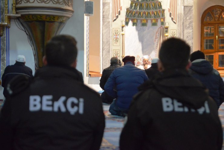 Eskişehir ve Kütahya'daki camilerde Mehmetçik için "zafer" duası