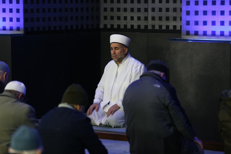 Mehmetçik için sabah namazında dua edildi