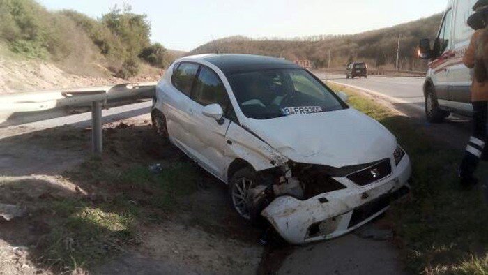 Kontrolden çıkan araç yağmur kanalına düştü: 2 yaralı