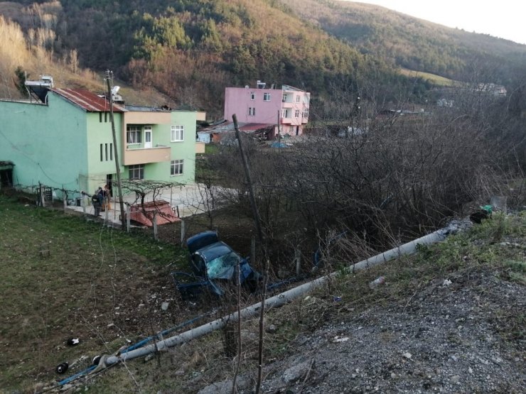 Otomobil şarampole yuvarlandı: 2 yaralı