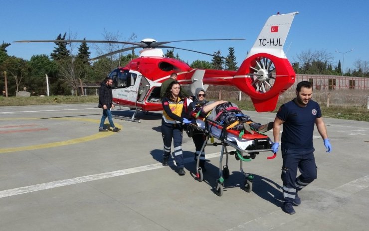 Samanlıkta düşen kadın ambulans helikopterle hastaneye sevk edildi