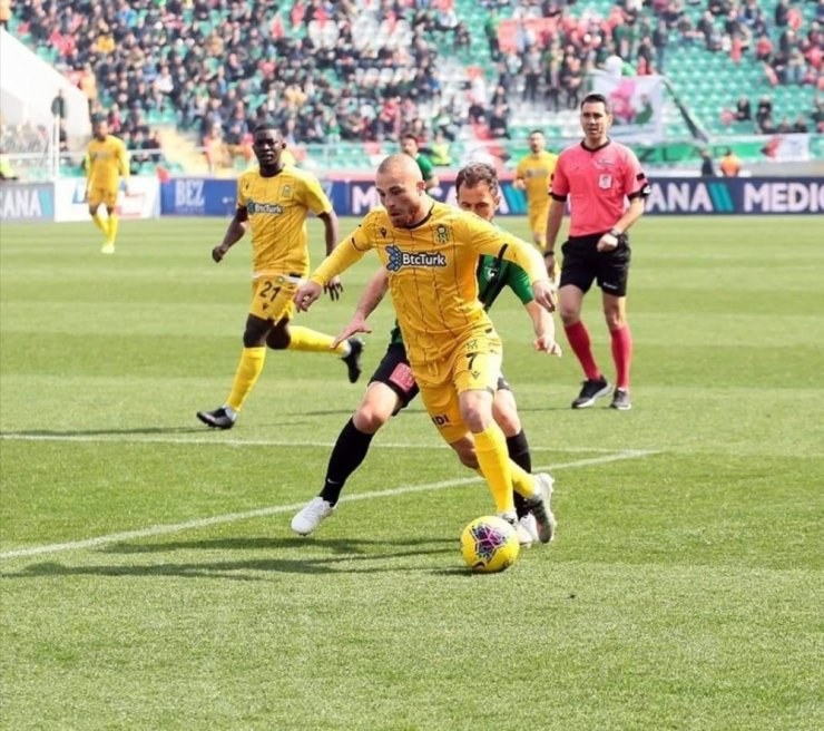 Yeni Malatyaspor’da Gökhan Töre ve Mustafa Akbaş kadro dışı bırakıldı