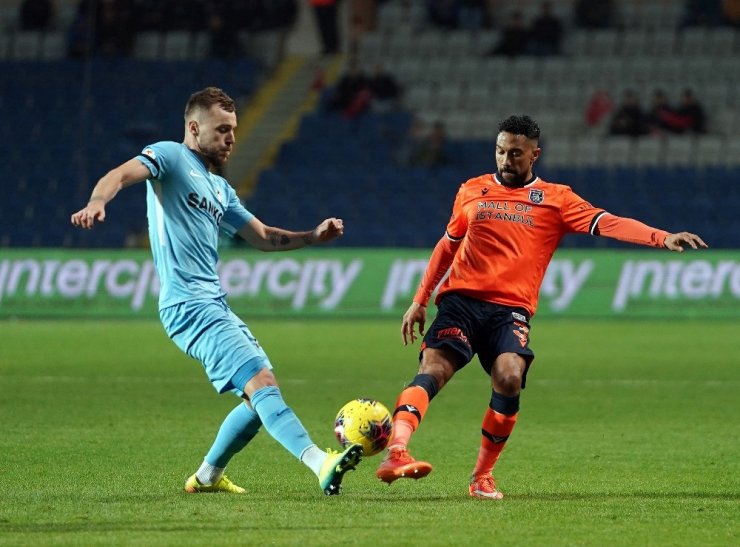 Süper Lig: Medipol Başakşehir: 0 - Gaziantep FK: 0 (İlk yarı)