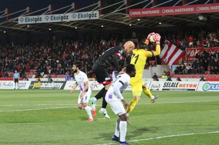 TFF 1. Lig: E.H. Balıkesirspor: 0 - Keçiörengücü: 0 (ilk yarı)