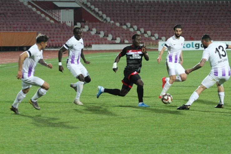 TFF 1. Lig: E.H. Balıkesirspor: 0 - Keçiörengücü: 0 (ilk yarı)