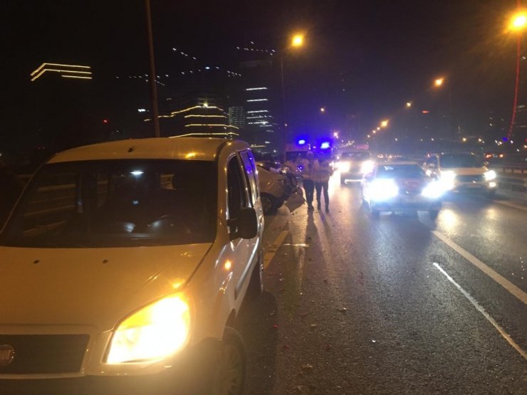 Ümraniye TEM Otoyolu’nda feci kaza: 1 ağır 4 yaralı