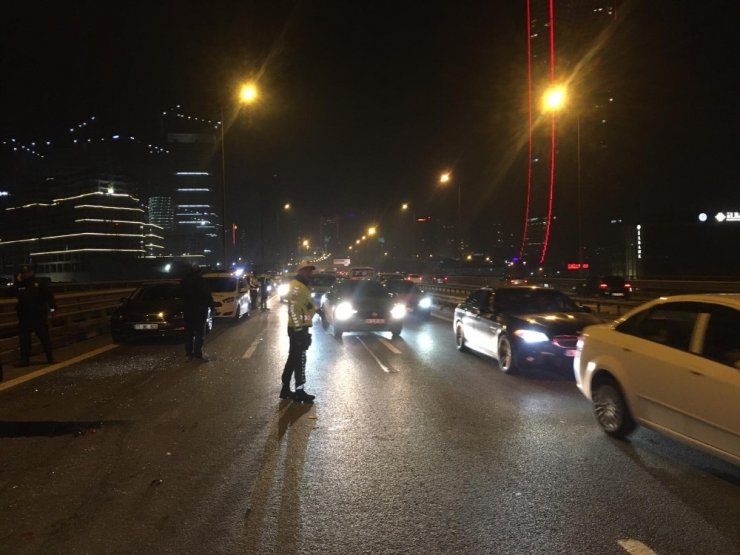Ümraniye TEM Otoyolu’nda feci kaza: 1 ağır 4 yaralı