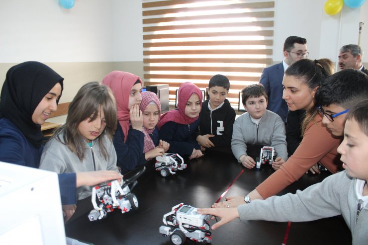 Yunak’ta robotik kodlama atölyesi açıldı