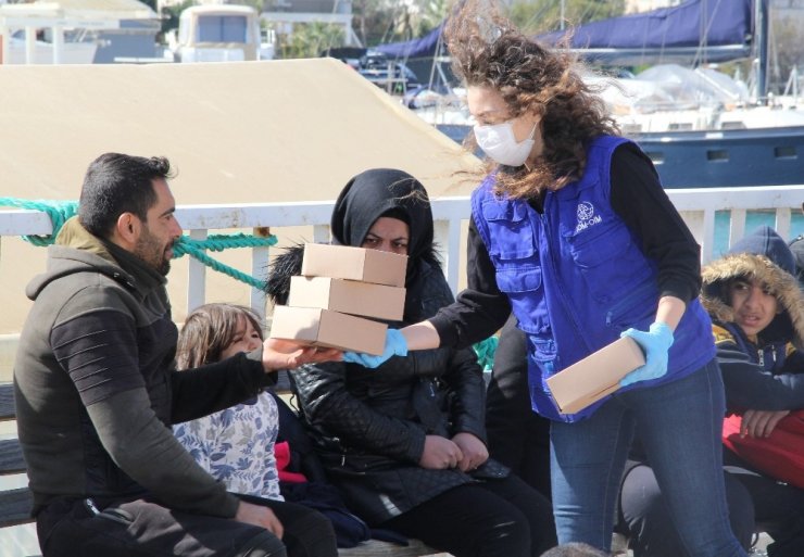 Yunanlılar göçmenlerin yakıtlarını ve motorunu alıp ölüme terk etti