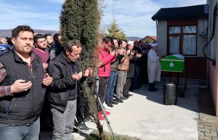 Uyuşturucudan öldüğü iddia edilen genç son yolculuğuna uğurlandı