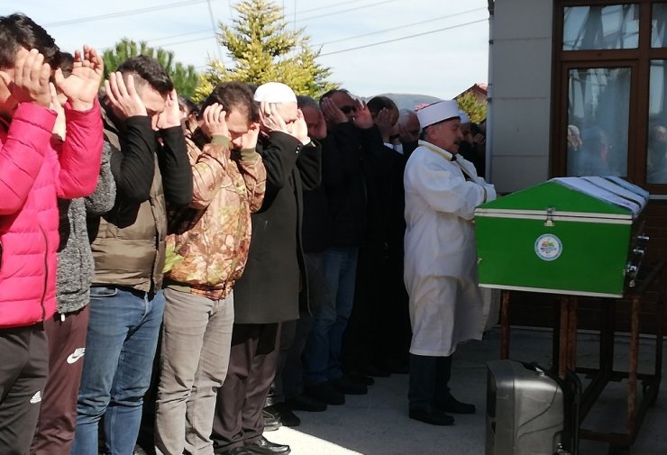 Uyuşturucudan öldüğü iddia edilen genç son yolculuğuna uğurlandı