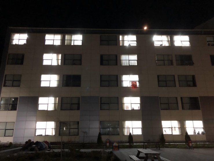 Akşehir'de yurtlarda kalan üniversite öğrencilerinden askerlere destek