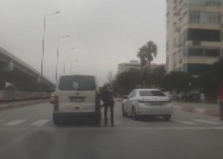 Patenli gencin 60 kilometre hızla tehlikeli yolculuğu