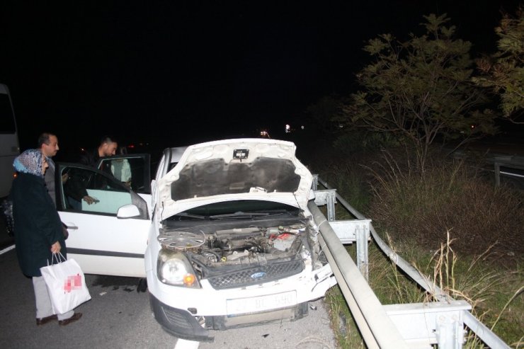 Manavgat-Antalya kara yolunda zincirleme trafik kazası: 4 yaralı