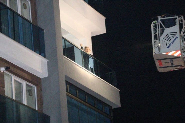 Başkent’te 6 katlı apartmanda çıkan yangında 6’sı çocuk 12 kişi dumandan etkilendi
