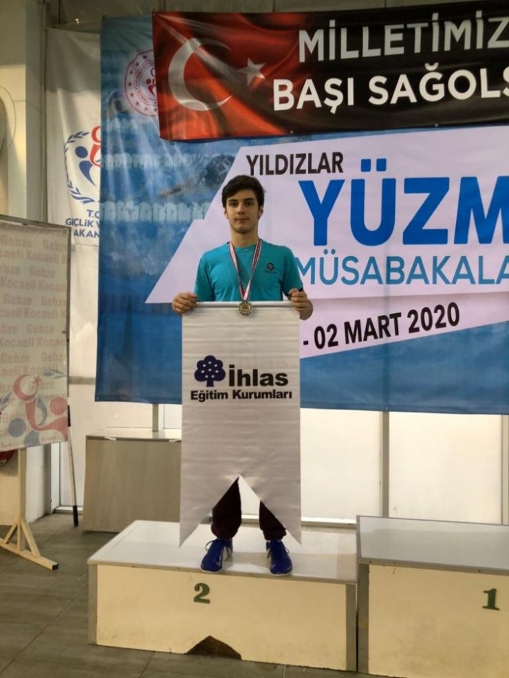 İhlas Koleji öğrencisi Bera Kayra Sarıkaya’dan üç madalya