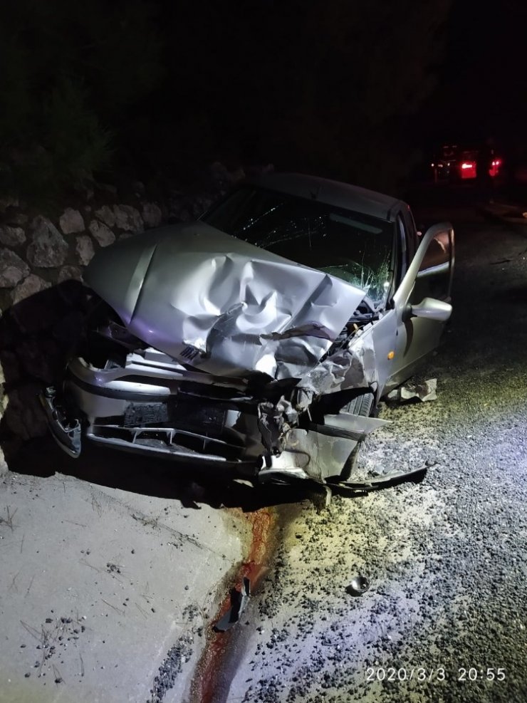 Bilecik’te otomobil ile hafif ticari araç çarpıştı: 3 yaralı