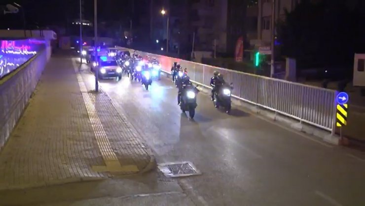 Bursa’da fuhuş operasyonu... Oyuncak ayının içerisine gizlenmiş para ve silah bulundu
